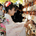 日本女孩穿和服祈福迎接成人節