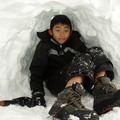 兒子自己挖的雪洞