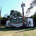 　溫哥華對岸維多利亞島港口附近博物館設置之原住民傳統圖騰