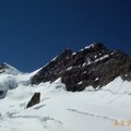 　2006年7月底筆者有一趟阿爾卑斯三大名峰〔白朗峰、馬特洪峰、少女峰〕之旅，雖然處於盛夏期間，冰河景象仍然令人激賞！