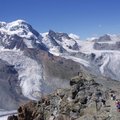 　瑞士名山馬特洪峰景觀台附近之雪山與冰河