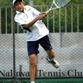 格蘭盃青少年網球賽饒奇山反手拍強壓球威力足奪得男12歲組單打王