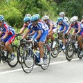 環海南島自由車賽首站捷安特亞洲隊歐哈德（前右）在主集團拚鬥。