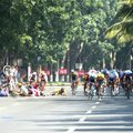 環海南島自由車賽第三站終點前100公尺發生嚴重摔車意外。