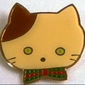 金色咖啡耳綠眼紅綠領結時髦大頭貓咪