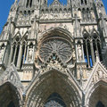 Notre-Dame Cathedral是歷代法國國王加冕的大教堂,建於1211年,被聯合國教科文組之列名為世界文化遺產