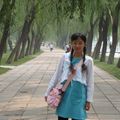 我在北京奧運前來到北京,整座北京城充滿了奧運氣息．這裡是頤和園，它還是那麼美麗！我自己是覺得它比西湖要美，主要就在西湖遊客太多了．有點破壤了西湖的氣質美．