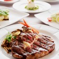 慶祝內捷通車，西餐廳推出「美國精選級肋眼牛排套餐」NT$690+10%兩人同行一人免費。