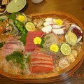 很漂亮吧!!好吃喔,相當道地.....這是在大阪的難波飯店旁邊小巷弄內的一家專賣河豚料理的餐廳,一位參展的廠商帶我們來吃的.他之前曾在日本留學/工作,跟他走準沒錯.