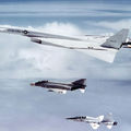 XB-70二號機與其它護航機隊進行編隊。由於在拍攝這組照片的過程中XB-70與隨扈的F-104N戰鬥機在空中相撞，導致性能較優秀的二號機墜毀的遺憾事件