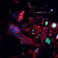 F-111座艙在夜間操作的情景