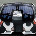 車頂太陽能板提供車內電系所需能源，可減緩鋰電池的消耗速率