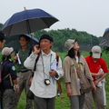 黃武雄老師與千里步道志工們冒雨探尋美麗的千里步道

環島千里步道運動是2006年4月23日由徐仁修、小野與黃武雄三人聯名邀請大家共同發起的一項「大地運動」。運動直接的訴求是：探查並開闢出一條美麗的環島步道，供徒步者與自行車能悠遊其中，同時寄望步道周邊能立法設為「美麗風光保留區」，努力保留台灣山海原有的自然與人文之美。