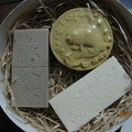 右上魚: 敏膚滋養乳皂, 右下: 梢楠滋養皂, 左上:異位性皮膚用乳皂