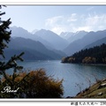 位於烏魯木齊市以東110公里，海拔1980公尺，是天然高山湖泊，有「天山明珠」盛譽。