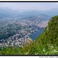 義大利北部與瑞士邊境，著名的史前高山湖～科摩湖 Lake Como，深藍色湖水，被稱為「維納斯的梳妝玻璃鏡」。
離米蘭48公里，位於Careno和Argegno之間，面積146平方公里，深達414米。