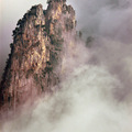 巫山神女峰  是巫山十二峰之主峰