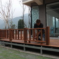 所使用之木料為婆羅洲鐵木,搭配日本景觀設計師的設計,呈現出完美的比例