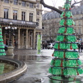 巴黎place colette用保特瓶裝點的聖誕樹.