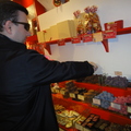 里昂有許多傳統糖果店,eric難以抵抗糖果的誘惑。