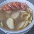 茭白筍鮮蝦冬粉湯（爸爸在大潤發買的茭白筍，綠主張的冷凍白蝦，龍口粉絲）