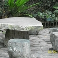 詠情院子裡的石桌石椅