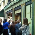 巴黎最有名的蛋白酥餅店, 大排長龍