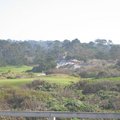 這是17 Mile Drive 道路旁的左方的私人土地 住在這裡的. 真的數一數二的有錢人.