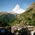 馬特洪峰(Matterhorn, German)位於瑞士、意大利邊境，為阿爾卑斯山脈中最著名的山峰。