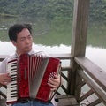 以伴唱及演奏：台灣、中國民謠、國外民謠、日本演歌、古典小品演奏為主。