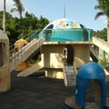 青年公園太空船造型的溜滑梯