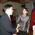 台北市長郝龍斌於團拜餐會中，與新黨王鴻薇議員針對松山信義地區地方建設等議題廣泛磋商