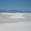 白沙遺跡位於美國西南.原是個湖泊.乾涸後礦物質呈現白色.
當地附近是沙漠很熱.但白沙摸起來卻是涼涼的.
欲進一步了解.詳本部落格旅遊文章.