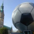 漢堡市政廳旁的大足球