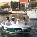 南法地中海的Grimaud 港中的出租小船- 可以自己開去參觀港口的風景