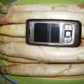 大蘆筍和手機比較