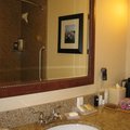 Hilton G Inn: 海景房浴室