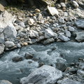 溪石潺潺流水