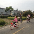 六歲 (20110306) 馳騁在 潭雅神綠園道