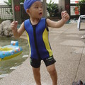 兩歲 (20110820) 穿著帥帥的玩水去