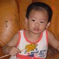 兩歲 (20110911) 就是愛吃玉蜀黍