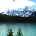 5/23-5/26日遊Jasper-Banff 沿途終年雪不融的白白山頭加上四處結冰的湖泊
大山大水原始山林風貌 景色雅致美不勝收