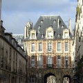 巴黎佛日廣場Place des Vosges建築物外觀