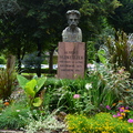 出生於凱斯堡的史懷哲醫生（Dr Albert Schweitzer、1875~1965）銅像