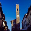 優美修長造型的市政廳鐘塔, Montalcino, 著名的酒鄉