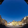 拆除圓形競技場之後 形成圓形廣場旁的房舍. Lucca