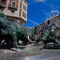 逼真寫實且懾人的「奔牛」雕像2, Pamplona