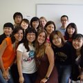 我們班全體照..除了我跟長得不像亞洲人的同學之外..都是韓國人...