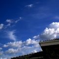 藍天下白雲自然美麗無比