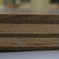 海島型木地板依照所貼合的實木厚度來分厚皮跟薄皮兩種，在 1 mm (100條 ) 以下稱為薄皮， 以上為厚皮，分厚皮200條與厚皮300條。100條=1mm，海島型柚木厚皮300條，就是指柚木實木的厚度有3mm

